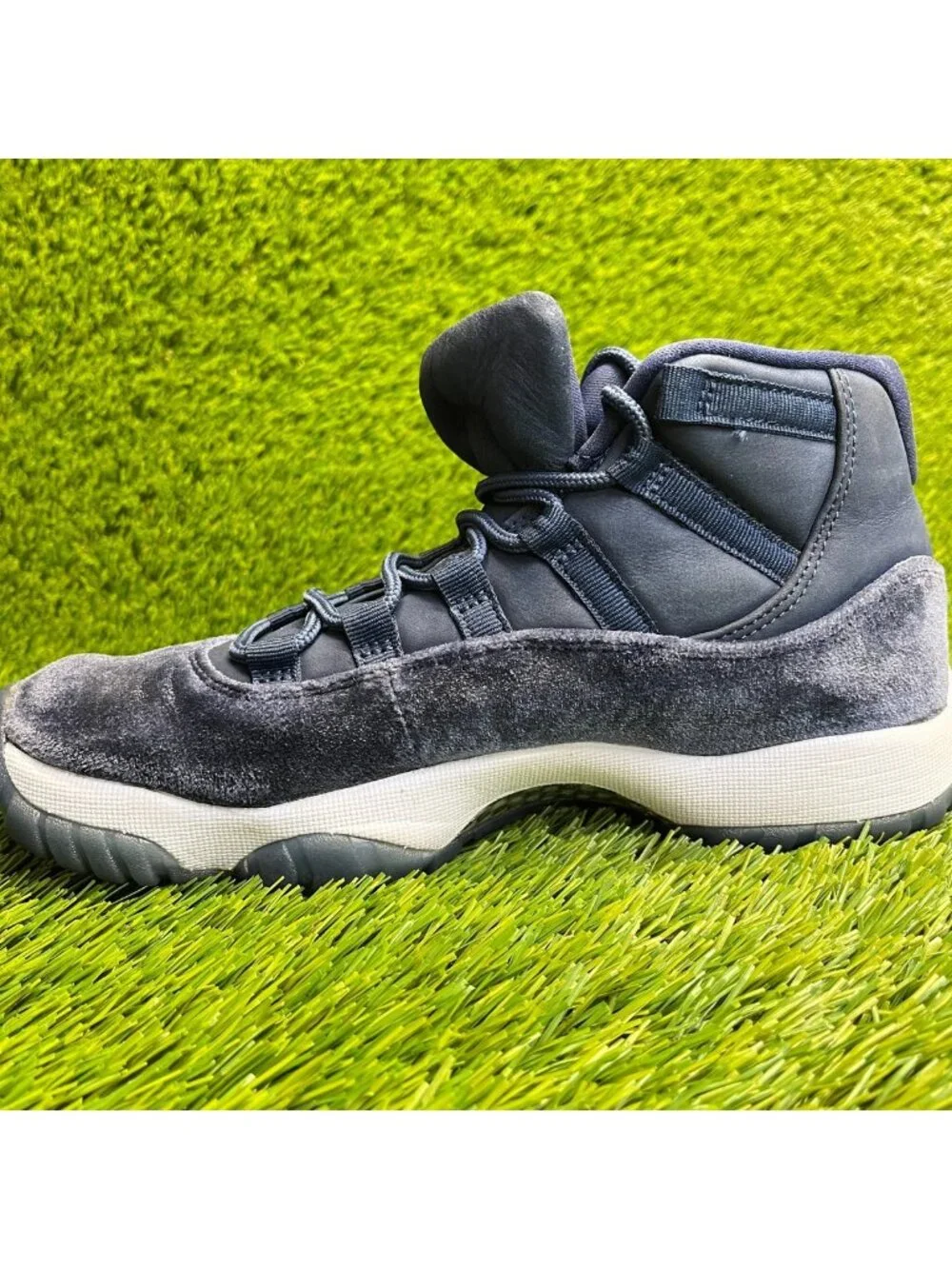 Nike Air Jordan 11 Retro Womens Size 7.5 Navy Blue Athletic Shoes Sneakers